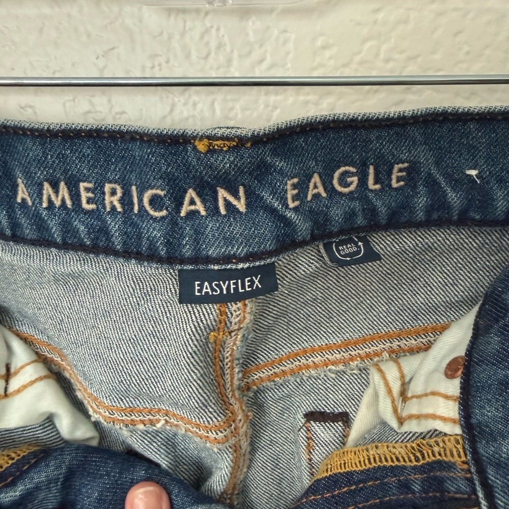 American Eagle Outfitters women’s distressed denim boyfriend fit - Picture 4 of 5